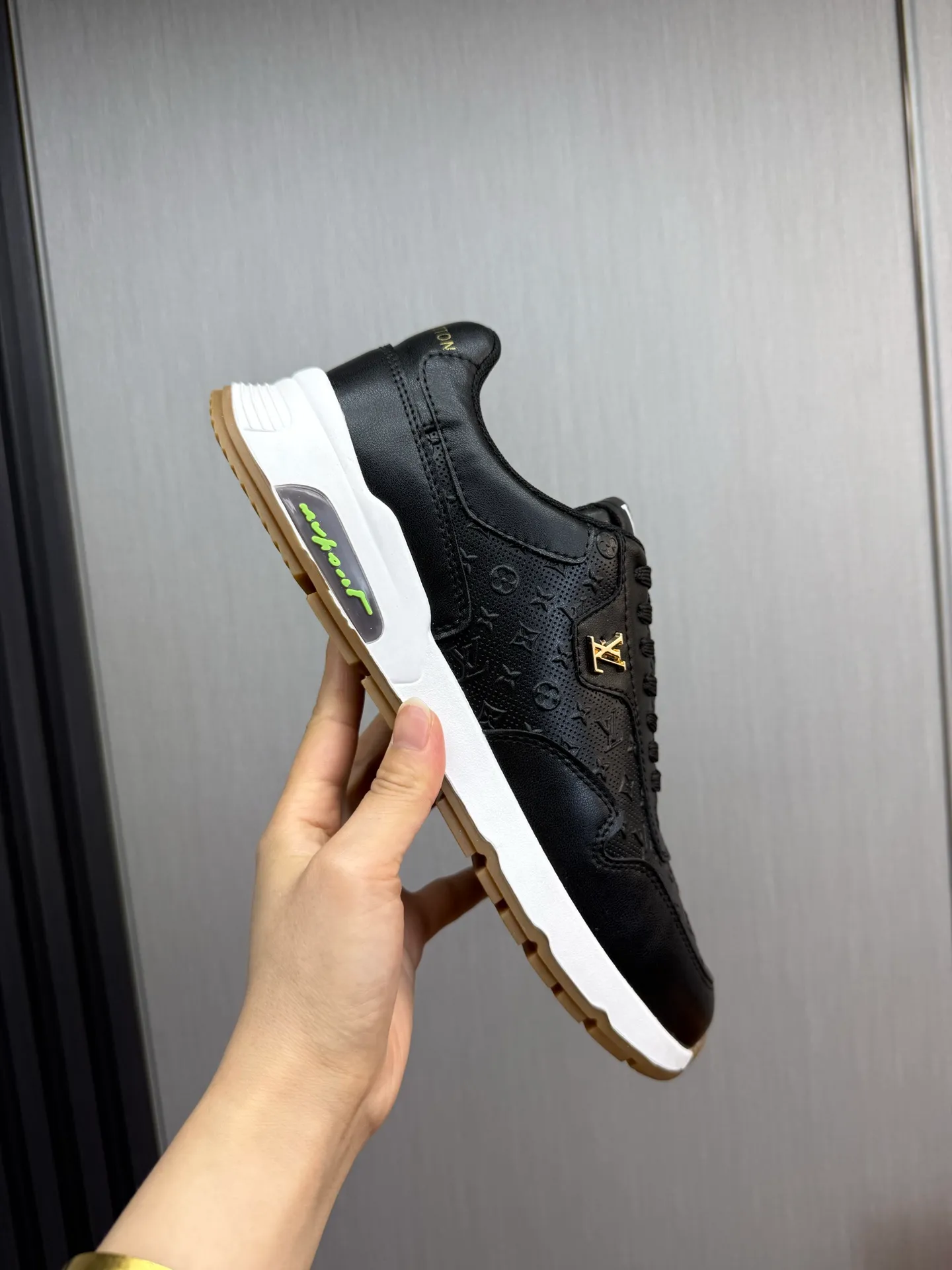 Men's shoes 💰460💰 LOUIS VUITTON [Luden Yiwei] Brand new trendy Lv is on the market 🎁, casual and fashionable men's shoes 👟 Original version shipped 1:1✅ The upper is made of imported brand leather + sheepskin lining, the original wear-resistant rubber outsole, the version is simple and elegant, exclusive for trendy men. 38-44